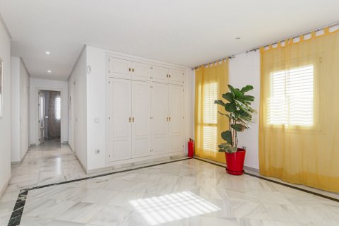 Huvila myytävänä Dos Hermanas, Seville, Espanja, 7 makuuhuonetta, 1.05 m2 No. 106998 - kuva 13
