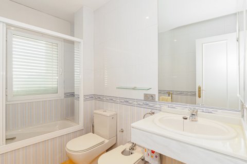 Huvila myytävänä Dos Hermanas, Seville, Espanja, 7 makuuhuonetta, 1.05 m2 No. 106998 - kuva 20