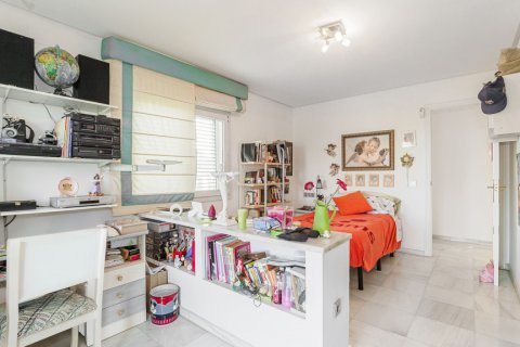 Huvila myytävänä Dos Hermanas, Seville, Espanja, 7 makuuhuonetta, 1.05 m2 No. 106998 - kuva 22
