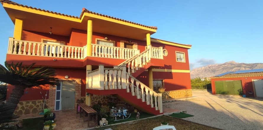 Villa Los Desamparados, Alicante, Spain 5 bedrooms, 253 sq.m. No. 115737