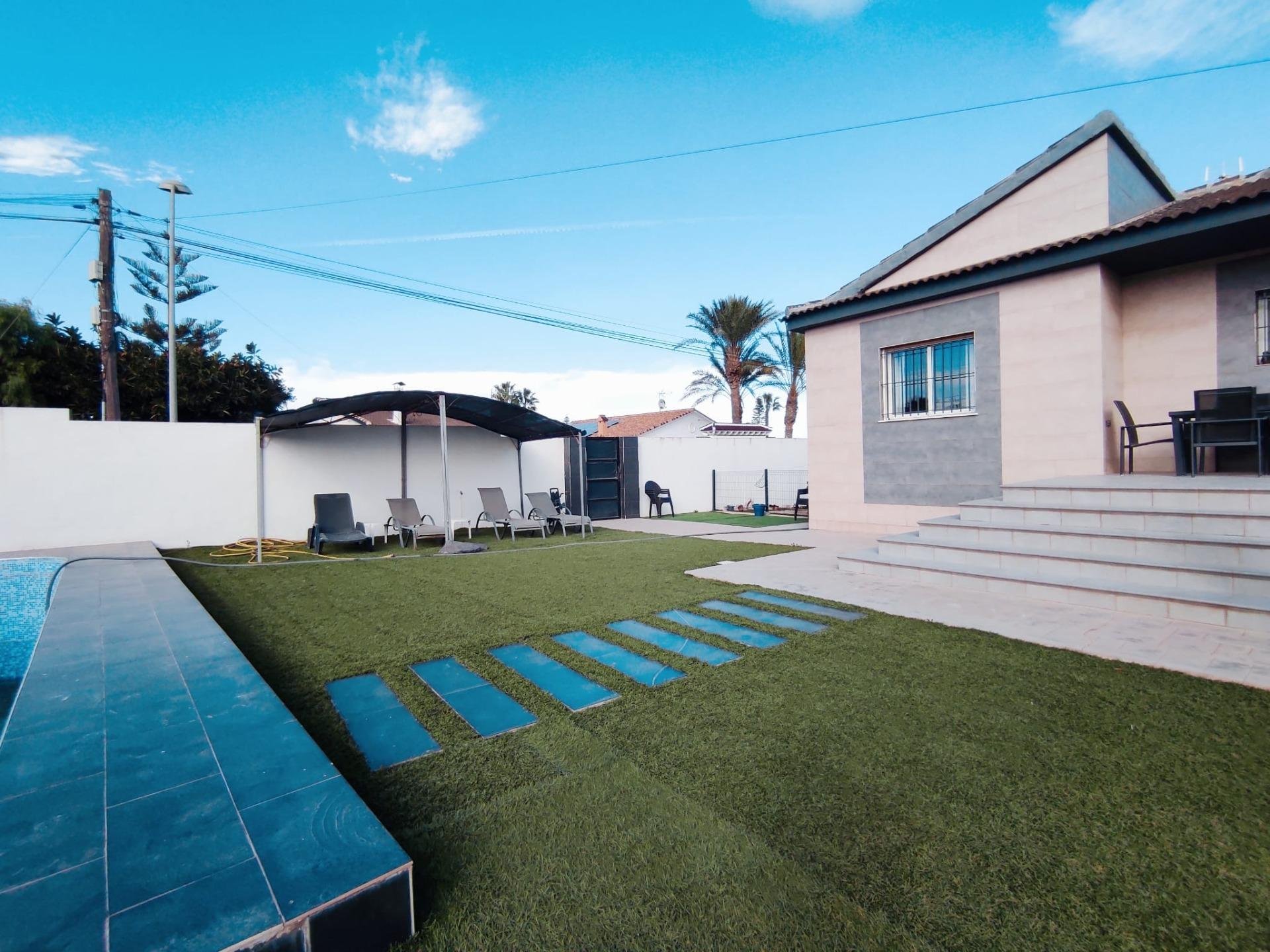 Villa in Torrevieja, Alicante, Spanien 3 Schlafzimmer, 132 m2 Nr. 90324