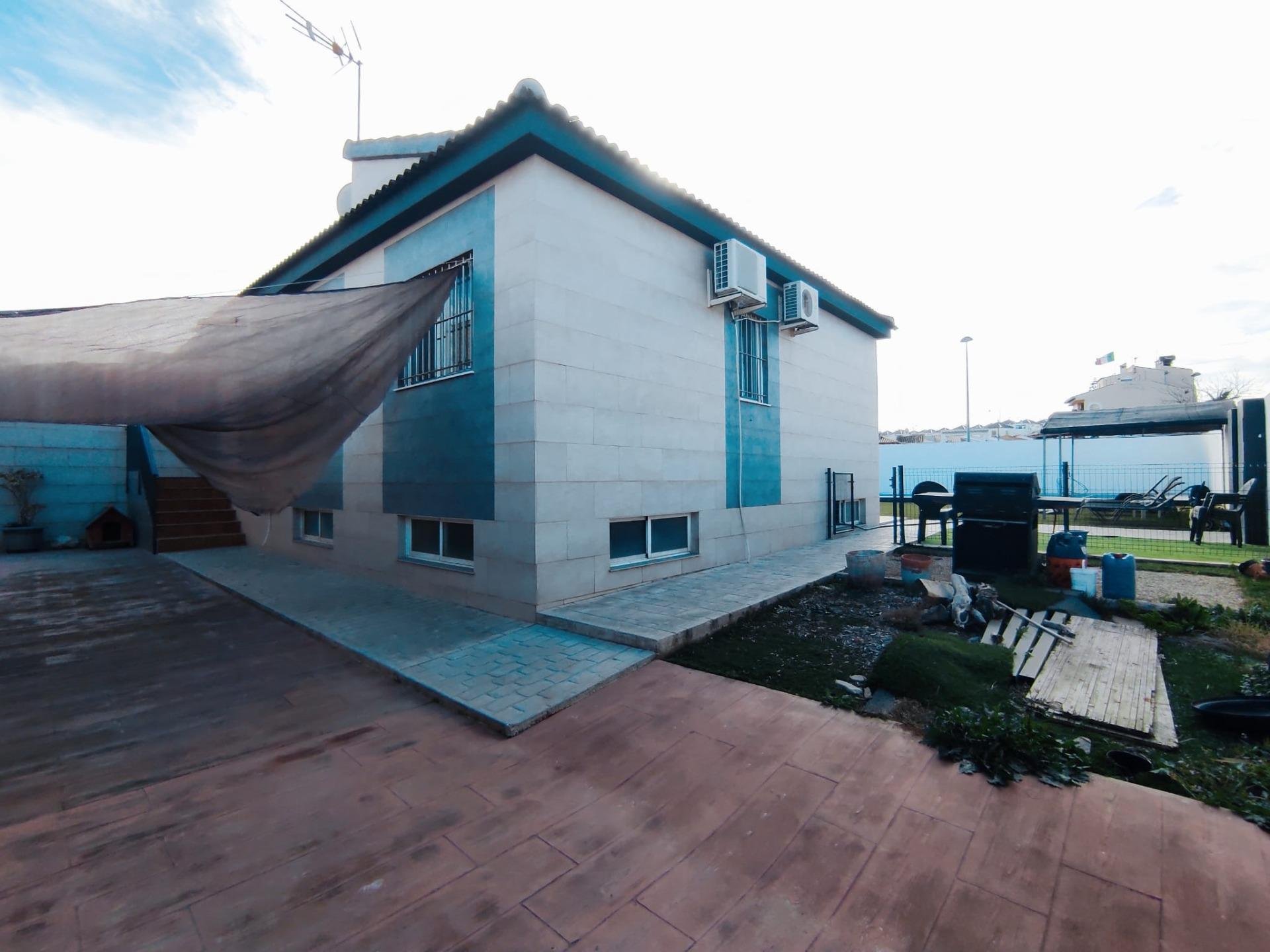 Villa in Torrevieja, Alicante, Spanien 3 Schlafzimmer, 132 m2 Nr. 90324