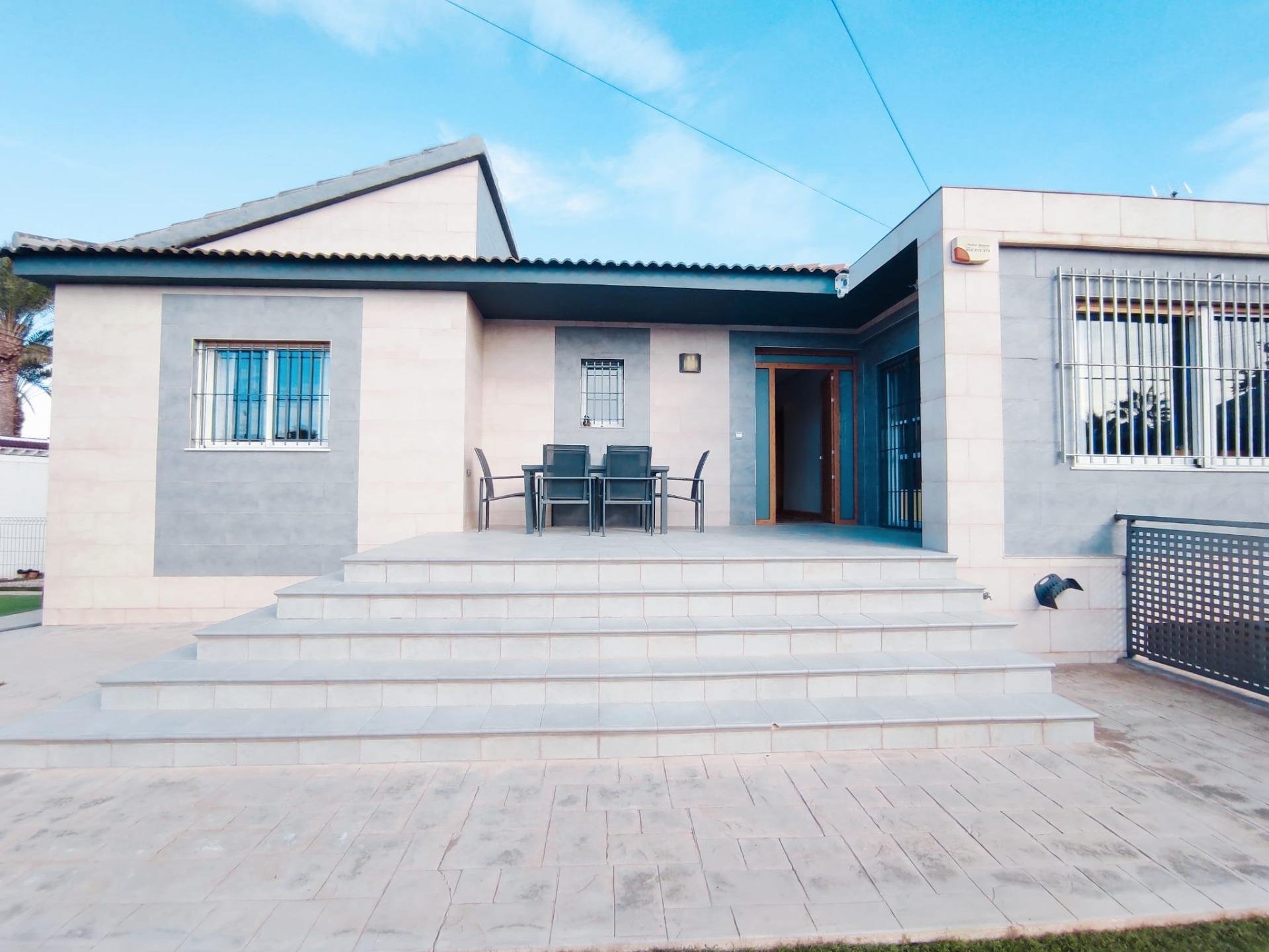 Villa in Torrevieja, Alicante, Spanien 3 Schlafzimmer, 132 m2 Nr. 90324