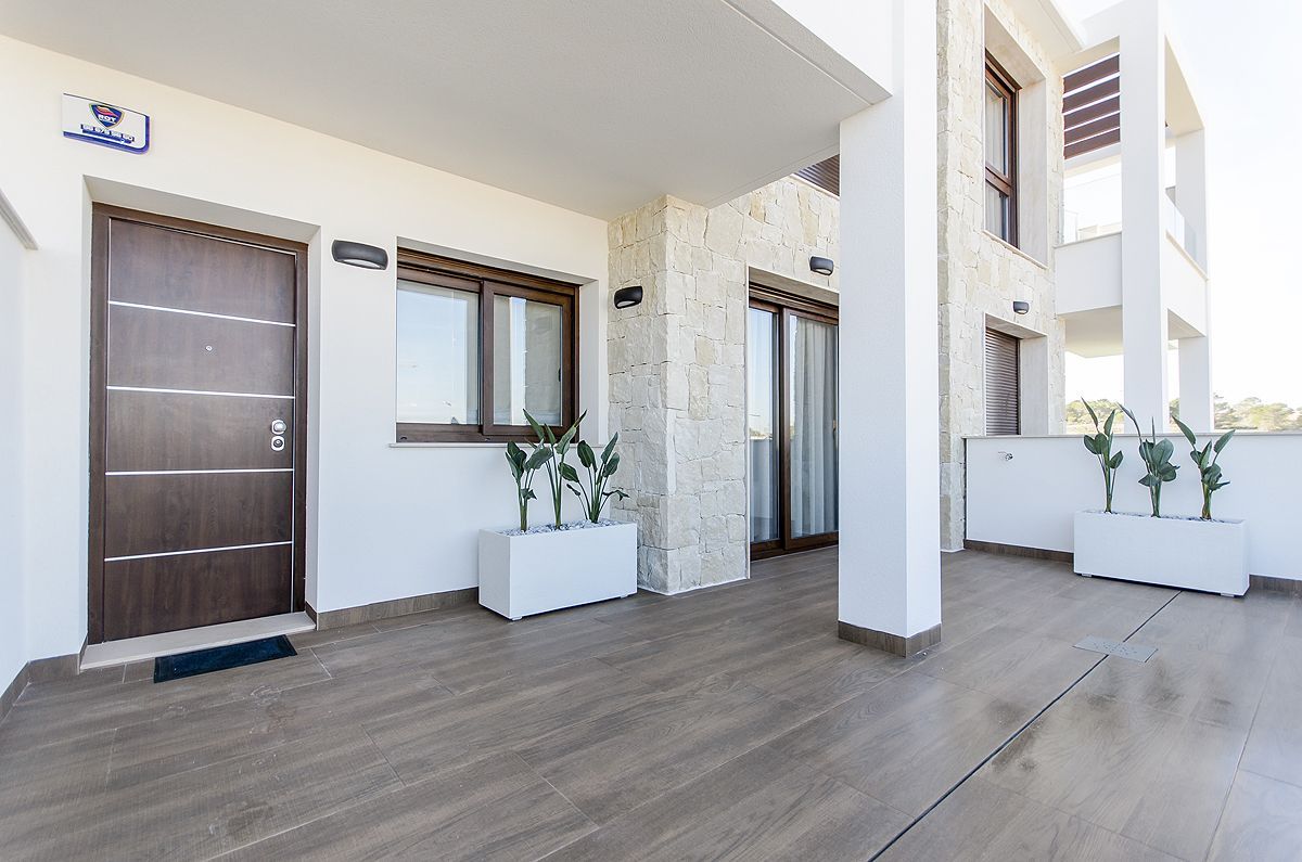 Bungalow à Torrevieja, Alicante, Espagne 2 chambres, 62 m2 No. 95623