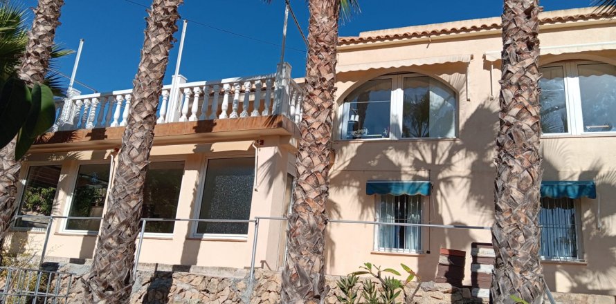 Вилла в Ла Нусия, Аликанте, Испания 5 спален, 310м2 №117636