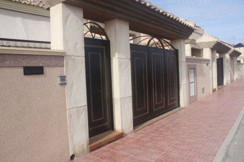 Townhouse for sale Torrevieja, Alicante, Spain 2 bedrooms, 225 sq.m. No. 114154 - photo 24