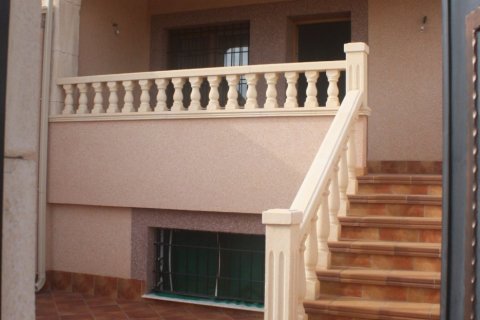Townhouse for sale Torrevieja, Alicante, Spain 2 bedrooms, 225 sq.m. No. 114154 - photo 2