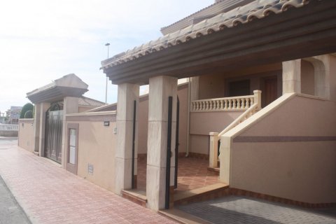Townhouse for sale Torrevieja, Alicante, Spain 2 bedrooms, 225 sq.m. No. 114154 - photo 1