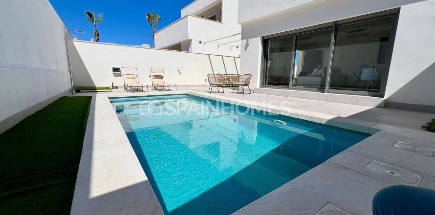 Villa in Orihuela, Alicante, Spain 3 bedrooms, 106 sq.m. No. 52698