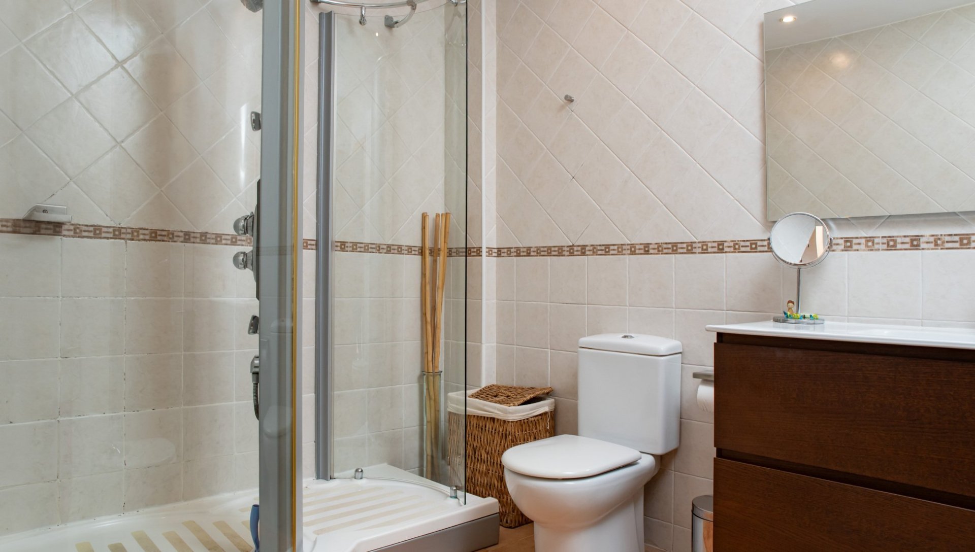 Kaupunkipientalo Lloret de Mar, Girona, Espanja 4 makuuhuonetta, 207 m2 No. 93399