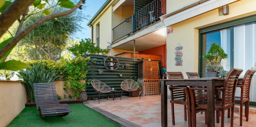 Casa adosada Lloret de Mar, Gerona, España 4 dormitorios, 207 m2 No. 93399