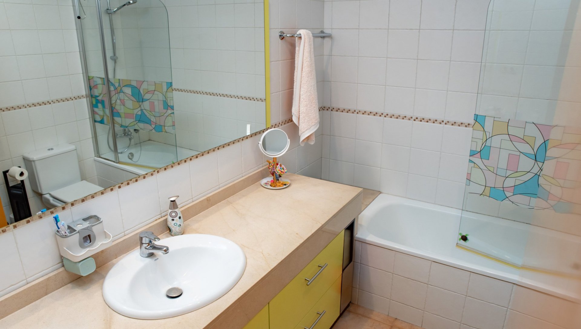 Kaupunkipientalo Lloret de Mar, Girona, Espanja 4 makuuhuonetta, 207 m2 No. 93399