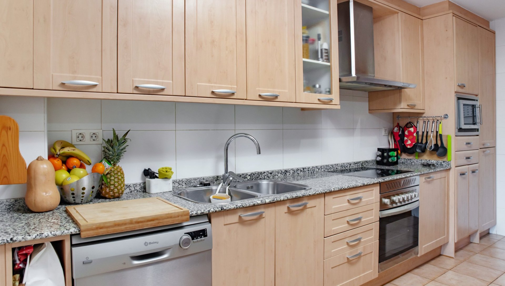 Kaupunkipientalo Lloret de Mar, Girona, Espanja 4 makuuhuonetta, 207 m2 No. 93399