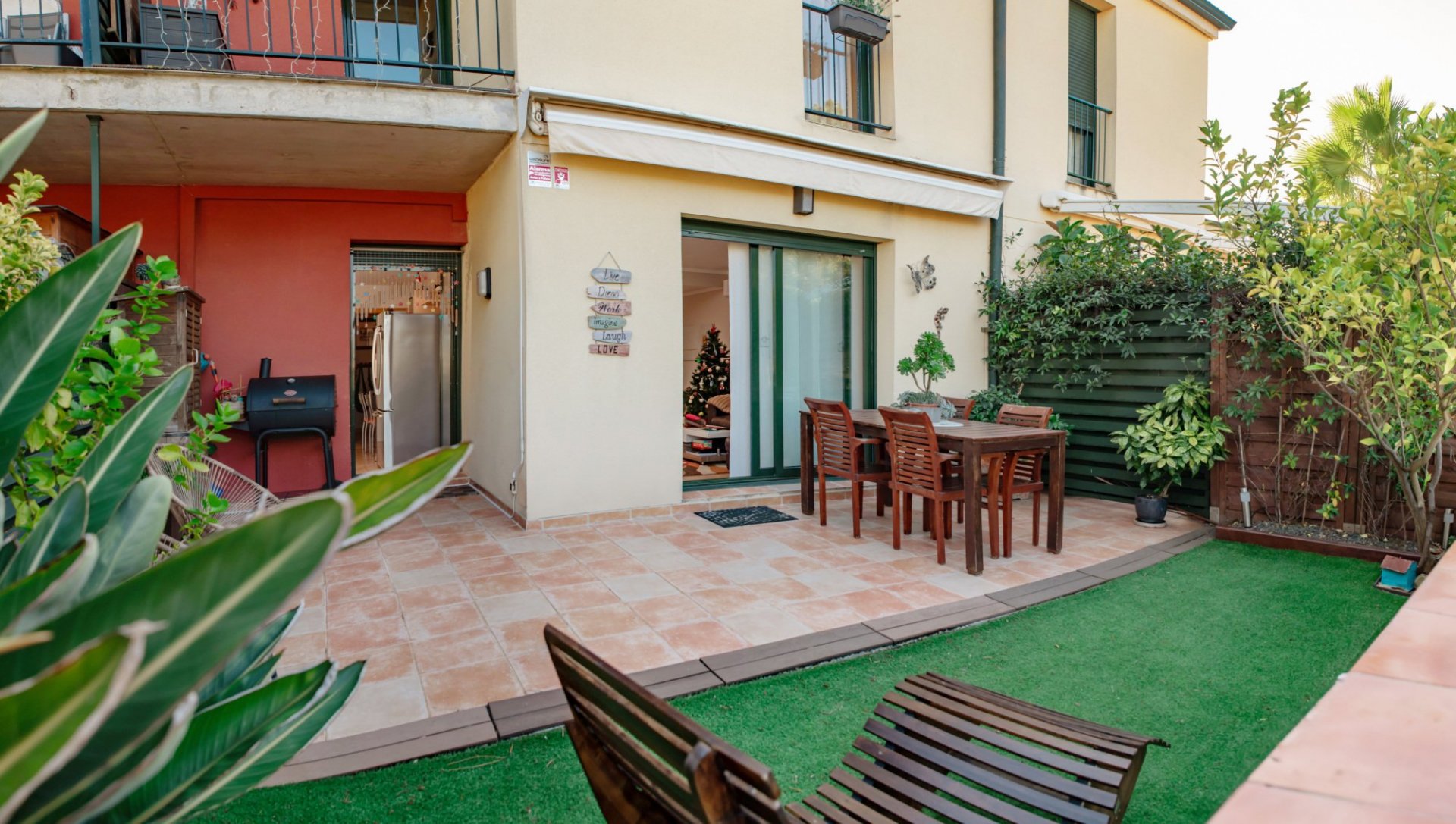 Kaupunkipientalo Lloret de Mar, Girona, Espanja 4 makuuhuonetta, 207 m2 No. 93399
