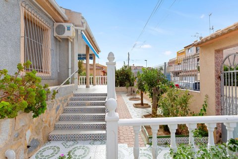 Villa zum Verkauf Torrevieja, Alicante, Spanien 4 Schlafzimmer,  Nr. 113933 - Foto 6