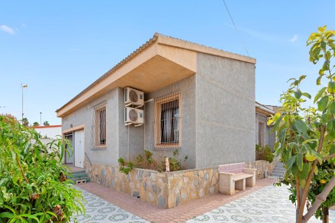 Villa zum Verkauf Torrevieja, Alicante, Spanien 4 Schlafzimmer,  Nr. 113933 - Foto 4