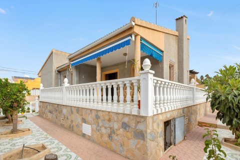 Villa zum Verkauf Torrevieja, Alicante, Spanien 4 Schlafzimmer,  Nr. 113933 - Foto 1