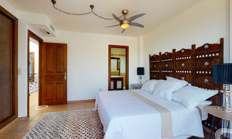 Villa i Elche, Alicante, Spanien 6 sovrum, 500 kvm. Nr. 115023