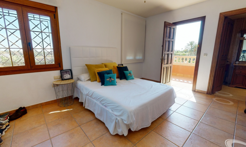 Villa i Elche, Alicante, Spanien 6 sovrum, 500 kvm. Nr. 115023