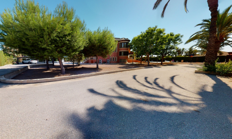 Villa i Elche, Alicante, Spanien 6 sovrum, 500 kvm. Nr. 115023