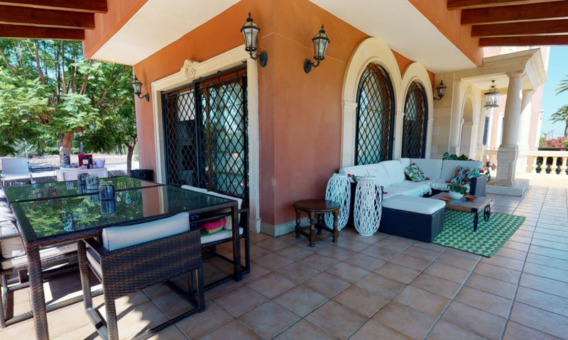 Villa i Elche, Alicante, Spanien 6 sovrum, 500 kvm. Nr. 115023