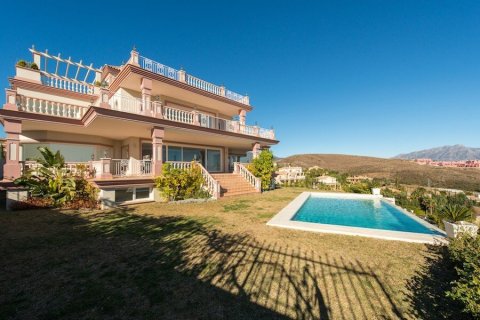 Casa in vendita Benahavis, Malaga, Spagna 8 camere da letto, 768 mq. N° 22409 - foto 1