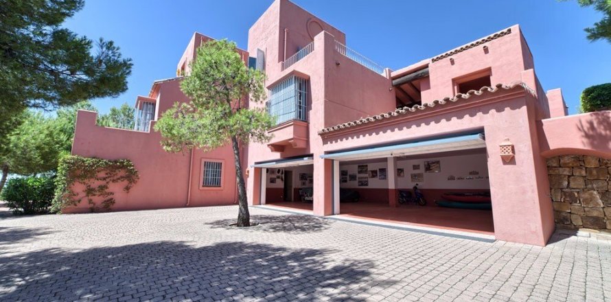 House Benahavis, Malaga, Spain 5 bedrooms, 592 sq.m. No. 22402
