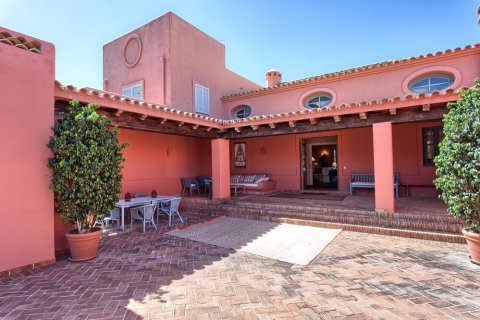House for sale Benahavis, Malaga, Spain 5 bedrooms, 592 sq.m. No. 22402 - photo 2