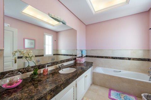 House for sale Benahavis, Malaga, Spain 4 bedrooms, 270 sq.m. No. 22408 - photo 7