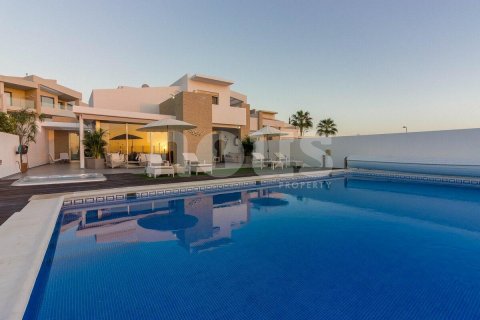 Villa à vendre Adeje, Tenerife, Espagne, 3 chambres, 250 m2 No. 109824 - photo 2