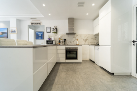 Apartment for sale Fuengirola, Malaga, Spain 2 bedrooms, 70 sq.m. No. 109554 - photo 1