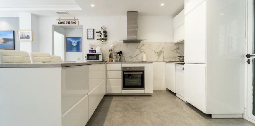 Apartment Fuengirola, Malaga, Spain 2 bedrooms, 70 sq.m. No. 109554