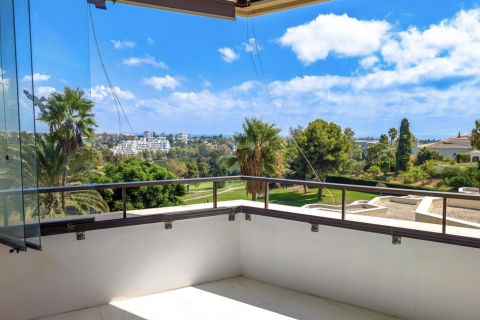 Apartment for sale Benahavis, Malaga, Spain 2 bedrooms, 100 sq.m. No. 109567 - photo 1