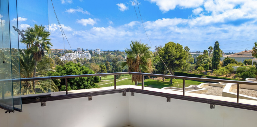 Apartment Benahavis, Malaga, Spain 2 bedrooms, 100 sq.m. No. 109567