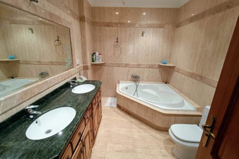 Townhouse for sale Alguena, Alicante, Spain 5 bedrooms, 275 sq.m. No. 116367 - photo 8