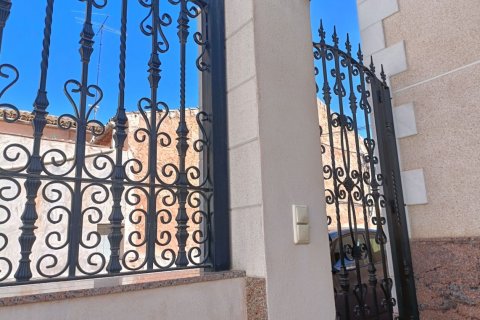 Townhouse for sale Alguena, Alicante, Spain 5 bedrooms, 275 sq.m. No. 116367 - photo 3
