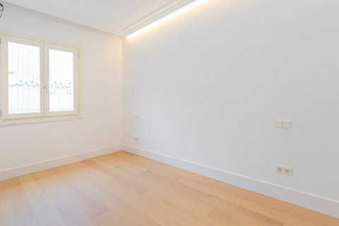 Dzīvoklis pārdošanā Madrid, Spānijā 3 istabas, 146 m2 Nr. 106866 - attēls 26