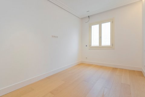 Dzīvoklis pārdošanā Madrid, Spānijā 3 istabas, 146 m2 Nr. 106866 - attēls 25