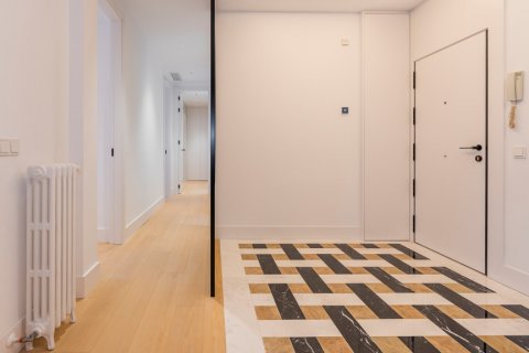 Dzīvoklis pārdošanā Madrid, Spānijā 3 istabas, 146 m2 Nr. 106866 - attēls 1