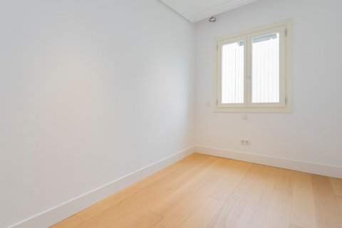 Dzīvoklis pārdošanā Madrid, Spānijā 3 istabas, 146 m2 Nr. 106866 - attēls 22