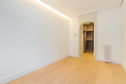Dzīvoklis pārdošanā Madrid, Spānijā 3 istabas, 146 m2 Nr. 106866 - attēls 27