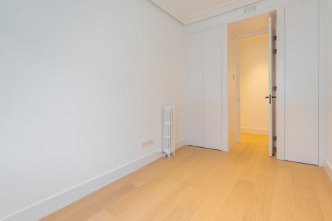 Dzīvoklis pārdošanā Madrid, Spānijā 3 istabas, 146 m2 Nr. 106866 - attēls 24