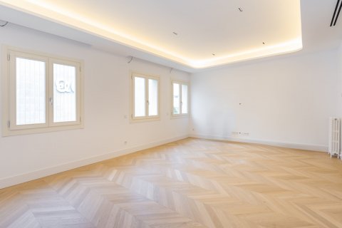 Dzīvoklis pārdošanā Madrid, Spānijā 3 istabas, 146 m2 Nr. 106866 - attēls 7