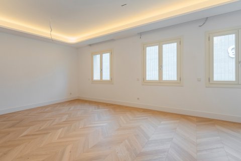 Dzīvoklis pārdošanā Madrid, Spānijā 3 istabas, 146 m2 Nr. 106866 - attēls 8