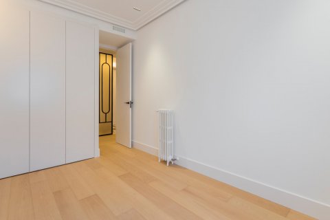 Dzīvoklis pārdošanā Madrid, Spānijā 3 istabas, 146 m2 Nr. 106866 - attēls 18
