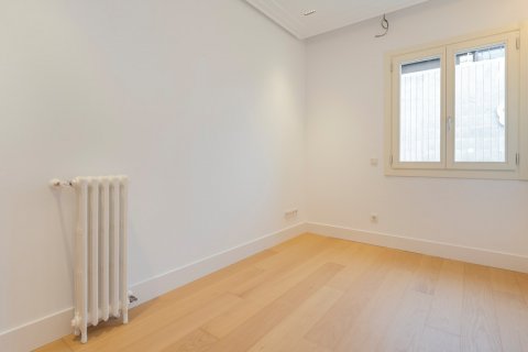 Dzīvoklis pārdošanā Madrid, Spānijā 3 istabas, 146 m2 Nr. 106866 - attēls 17