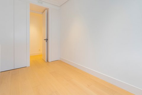 Dzīvoklis pārdošanā Madrid, Spānijā 3 istabas, 146 m2 Nr. 106866 - attēls 23