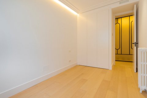 Dzīvoklis pārdošanā Madrid, Spānijā 3 istabas, 146 m2 Nr. 106866 - attēls 19