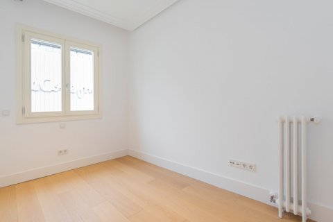 Dzīvoklis pārdošanā Madrid, Spānijā 3 istabas, 146 m2 Nr. 106866 - attēls 21