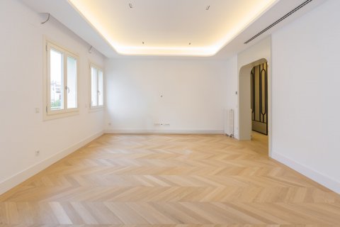 Dzīvoklis pārdošanā Madrid, Spānijā 3 istabas, 146 m2 Nr. 106866 - attēls 6